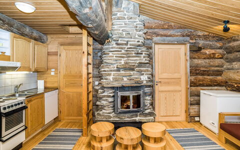 Kuontijärvi B: Legna, Raccordo, Villetta, Casa, Casa, Plank, Edifici Giardino, Log Cabin, Latifoglie, Portico