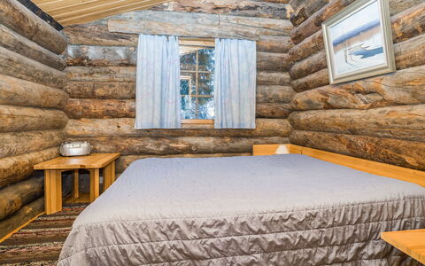 Kuontijärvi a: Legna, Camera Da Letto, Pavimento, Pavimentazione, Letto, Soffitto, Bedding, Lenzuolo, Latifoglie, Log Cabin