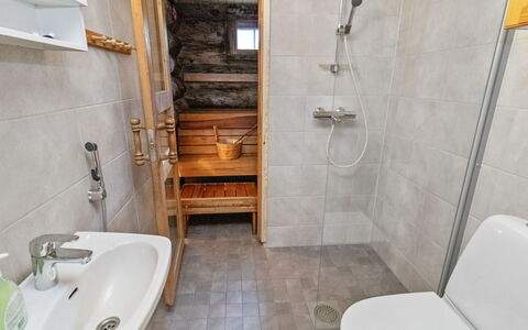 Kuontijärvi a: Pavimentazione, Legna, Pavimento, Idraulico Fixture, Bagno, Lavandino Del Bagno, Interior Design, Lavello, Idraulico, Rubinetto