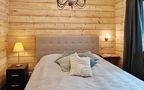Ihtingin Koskikara: Mobilia, Interior Design, Legna, Camera Da Letto, Letto, Pavimentazione, Pavimento, Illuminazione, Biancheria, Lenzuolo