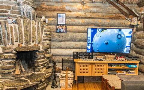 Lapinkoto: Legna, Mobilia, Soffitto, Televisione, Log Cabin, Color Legno, Soggiorno, Mensola, Set Televisivo