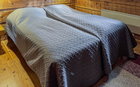 Sompsanniemi: Legna, Pavimentazione, Pavimento, Camera Da Letto, Biancheria, Pavimento In Legno, Telaio Del Letto, Letto, Latifoglie, Bedding
