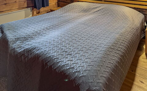 Sompsanniemi: Tessile, Biancheria, Pavimentazione, Pavimento, Camera Da Letto, Telaio Del Letto, Pavimento In Legno, Latifoglie, Bedding, Letto