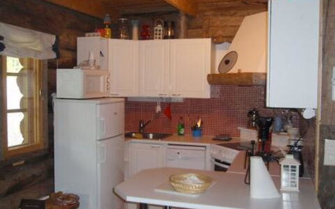 Rantapuro: Mobilia, Cucina, Legna, Interior Design, Controsoffitto, Pavimentazione, Elettrodomestico Da Cucina, Apparecchio Major, Soffitto, Camera