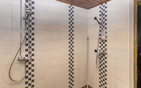 Lomapohjas 2: Bagno, Pavimentazione, Idraulico Fixture, Pavimento, Soffione Doccia, Doccia, Idraulico, Interior Design, Piastrella, Materiale Composito