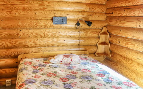 Villa Hermanni: Legna, Camera Da Letto, Biancheria, Camera, Lenzuolo, Color Legno, Bedding, Letto, Latifoglie, Log Cabin