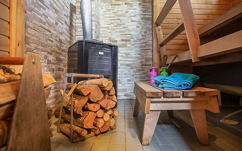 Kytöranta: Mobilia, Interior Design, Pavimentazione, Pavimento, Tavolo, Soffitto, Cucina & Sala Da Pranzo Tavolo, Illuminazione, Sedia, Casa