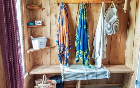 Siimaranta: Mobilia, Interior Design, Pavimentazione, Pavimento, Tavolo, Soffitto, Cucina & Sala Da Pranzo Tavolo, Illuminazione, Sedia, Casa