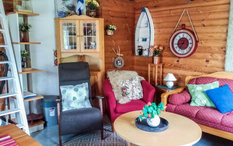 Siimaranta: Mobilia, Interior Design, Pavimentazione, Pavimento, Tavolo, Soffitto, Cucina & Sala Da Pranzo Tavolo, Illuminazione, Sedia, Casa