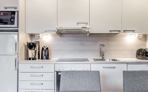 Ruka Ski Chalets 64, 1210: Elettrodomestico Da Cucina, Cucina, Controsoffitto, Apparecchio Major, Elettrodomestico, Mobilia, Interior Design, Cabinetry, Pavimentazione, Cucina Stufa