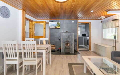 Järvelä: Legna, Interior Design, Soffitto, Mobilia, Pavimentazione, Camera, Pavimento, Illuminazione, Casa, Soggiorno
