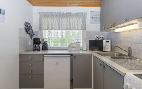 Järvelä: Cucina, Elettrodomestico Da Cucina, Apparecchio Major, Controsoffitto, Lavandino Della Cucina, Interior Design, Pavimentazione, Cabinetry, Pavimento, Elettrodomestico