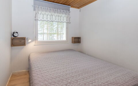Järvelä: Parete, Camera Da Letto, Legna, Letto, Interior Design, Bedding, Lenzuolo, Biancheria, Pavimento, Soffitto