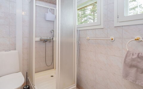 Järvelä: Legna, Pavimentazione, Pavimento, Interior Design, Idraulico Fixture, Soffitto, Bagno, Camera, Idraulico, Porta