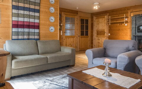Aurora Cabin: Mobilia, Interior Design, Pavimentazione, Divano, Legna, Pavimento, Camera, Soffitto, Soggiorno, Tavolo