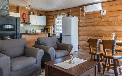 Aurora Cabin: Mobilia, Legna, Pavimentazione, Interior Design, Divano, Soggiorno, Pavimento, Casa, Camera, Soffitto