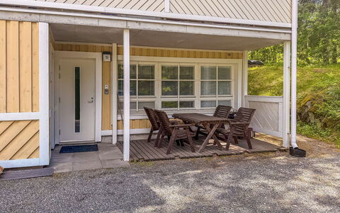 Tahkontilhi e 5: Legna, Portico, Porta, Raccordo, Villetta, Color Legno, Latifoglie, Shade, Deck, Plank