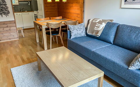 Ylläs Chalets A307: Mobilia, Pavimentazione, Legna, Pavimento, Interior Design, Divano, Appartamento, Soggiorno, Pavimento In Legno, Camera