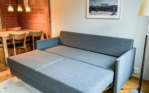 Ylläs Chalets A307: Divano, Mobilia, Pavimento, Soggiorno, Appartamento, Comfort, Divano Letto, Cuscino, Lampada