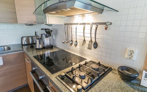 Villa Lumo (Ent. Ylläskyrö): Cucina, Elettrodomestico Da Cucina, Controsoffitto, Apparecchio Major, Cucina Stufa, Stufa A Gas, Stufa, Cabinetry, Elettrodomestico, Lavandino Della Cucina