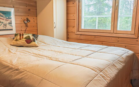 Ylläs-Ropo 5A: Letto, Camera Da Letto, Mobilia, Interior Design, Legna, Pavimento, Pavimentazione, Lenzuolo, Bedding, Camera