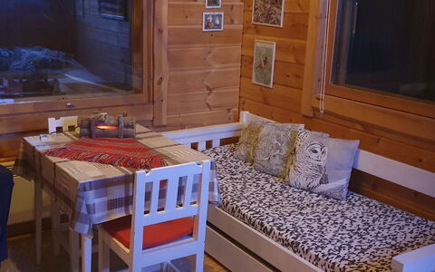 Pikkupöllö: Legna, Mobilia, Interior Design, Pavimentazione, Pavimento, Camera, Color Legno, Latifoglie, Log Cabin, Soffitto