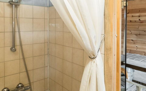 Pikkupöllö: Pavimentazione, Pavimento, Interior Design, Doccia, Bagno, Idraulico, Materiale Composito, Idraulico Fixture, Tenda Doccia, Soffione Doccia