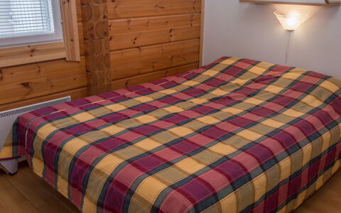 Peiponpesä B: Legna, Pavimento, Pavimentazione, Interior Design, Camera Da Letto, Biancheria, Lenzuolo, Letto, Mobilia, Camera