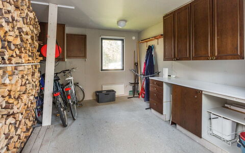 Ylläksen Sirppikuu 2: Pavimentazione, Pavimento, Soffitto, Camera, Latifoglie, Bicycle Wheel, Color Legno, Compensato, Mensola, Bicicletta
