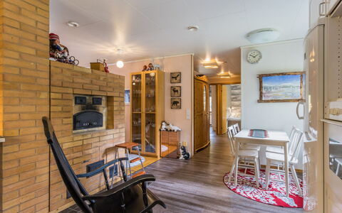 Kesänkilehto: Mobilia, Interior Design, Legna, Pavimentazione, Soffitto, Divano, Camera, Pavimento, Soggiorno, Illuminazione