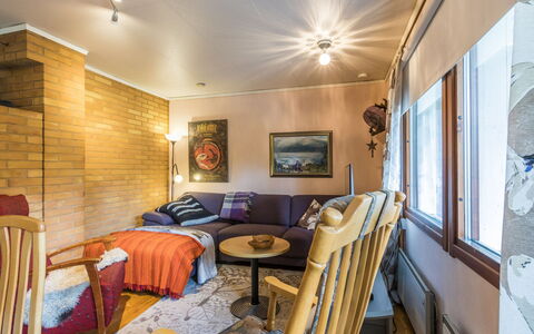Kesänkilehto: Mobilia, Interior Design, Pavimentazione, Legna, Pavimento, Soffitto, Camera, Divano, Soggiorno, Illuminazione