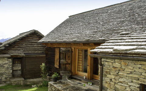 Rustico Cà Dru Lurenz: Proprietà, Casa, Tetto, Villetta, Casa, Costruzione, Raccordo, Immobiliare, Area Rurale, Log Cabin