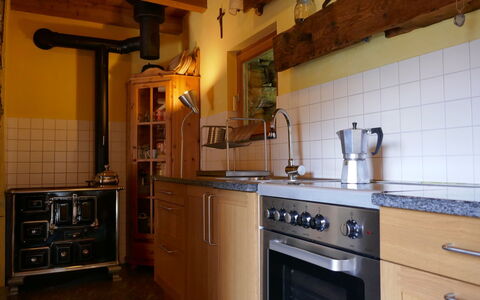 Rustico Cà Dru Lurenz: Controsoffitto, Cabinetry, Cucina, Camera, Mobilia, Proprietà, Cucina Stufa, Piastrella, Lavello, Illuminazione
