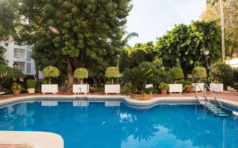 Atria: Piscina, Proprietà, Immobiliare, Tempo Libero, Costruzione, Albero, Acqua, Vacanza, Casa, Ricorrere