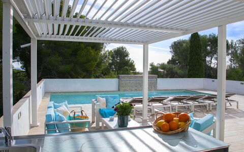 Nelli: Piscina, Mobili Da Esterno, Mobilia, Ricorrere, Shade, Sedia, Materiale Composito, Pergola, Eco Hotel, Struttura Esterna