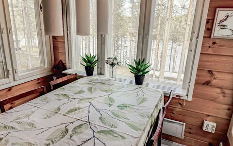 Huuhkalinna: Legna, Mobilia, Interior Design, Pavimentazione, Pavimento, Camera, Color Legno, Sedia, Soffitto, Latifoglie