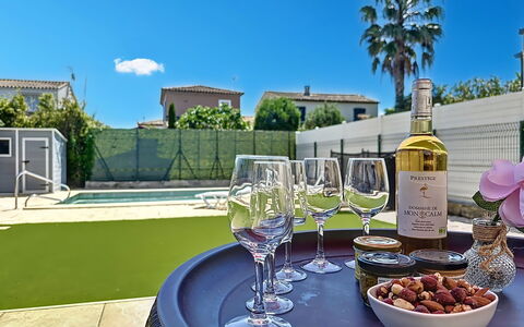 Les Lauriers: Zona Residenziale, Piscina, Tempo Libero, Ricorrere, Giardino, Landscaping, Eco Hotel, Estate, Shade, Hacienda