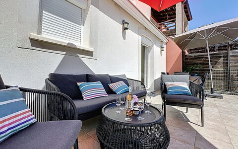 Les Lauriers: Mobilia, Mobili Da Esterno, Sedia, Tavolo, Tavolo Esterno, Appartamento, Terrazza, Shade, Balcone, Tavolino Da Caffè