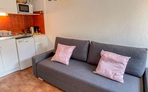 Le Cabestan: Mobilia, Cabinetry, Comfort, Legna, Illuminazione, Interior Design, Soggiorno, Pavimentazione, Pavimento, Rettangolo