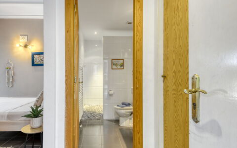 Ave de Paso: Idraulico Fixture, Rubinetto, Costruzione, Vasca Da Bagno, Pianta, Lavello, Bagno, Interior Design, Porta
