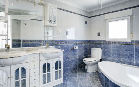 Las Estancias: Bagno, Proprietà, Camera, Piastrella, Interior Design, Costruzione, Architettura, Immobiliare, Casa, Pavimento
