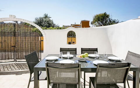 Las Estancias: Proprietà, Tavolo, Camera, Mobilia, Costruzione, Casa, Immobiliare, Interior Design, Balcone, Architettura