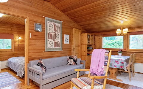 Rantapirtti: Mobilia, Interior Design, Pavimentazione, Pavimento, Tavolo, Soffitto, Cucina & Sala Da Pranzo Tavolo, Illuminazione, Sedia, Casa