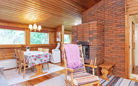 Rantapirtti: Mobilia, Interior Design, Pavimentazione, Pavimento, Tavolo, Soffitto, Cucina & Sala Da Pranzo Tavolo, Illuminazione, Sedia, Casa