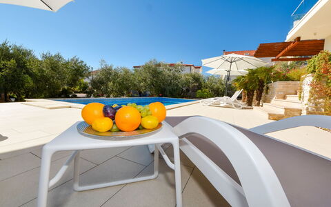Malu Sun Ii: Cielo, Tavolo, Luce, Pianta, Cibo, Costruzione, Azzurro, Albero, Mobili Da Esterno, Shade
