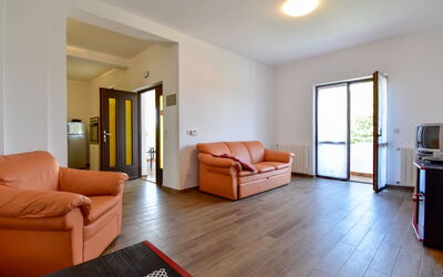 Morena 124.1: Mobilia, Camera, Proprietà, Pavimento, Interior Design, Costruzione, Latifoglie, Pavimento In Legno, Immobiliare, Soggiorno