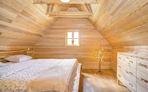 Plitvice i: Camera Da Letto, Camera, Proprietà, Attico, Letto, Mobilia, Interior Design, Costruzione, Soffitto, Legna