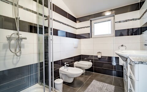 Marina: Idraulico Fixture, Costruzione, Proprietà, Rubinetto, Lavello, Bagno, Lavandino Del Bagno, Specchio, Viola, Gabinetto