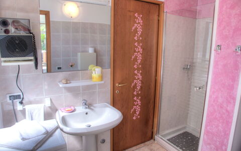 Casa Del Sole - San Bartolomeo Al Mare: Proprietà, Camera, Bagno, Interior Design, Casa, Immobiliare, Costruzione, Idraulico Fixture, Architettura, Piastrella