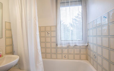 Le Viking: Vasca Da Bagno, Proprietà, Idraulico Fixture, Bianca, Bagno, Costruzione, Lavello, Interior Design, Illuminazione